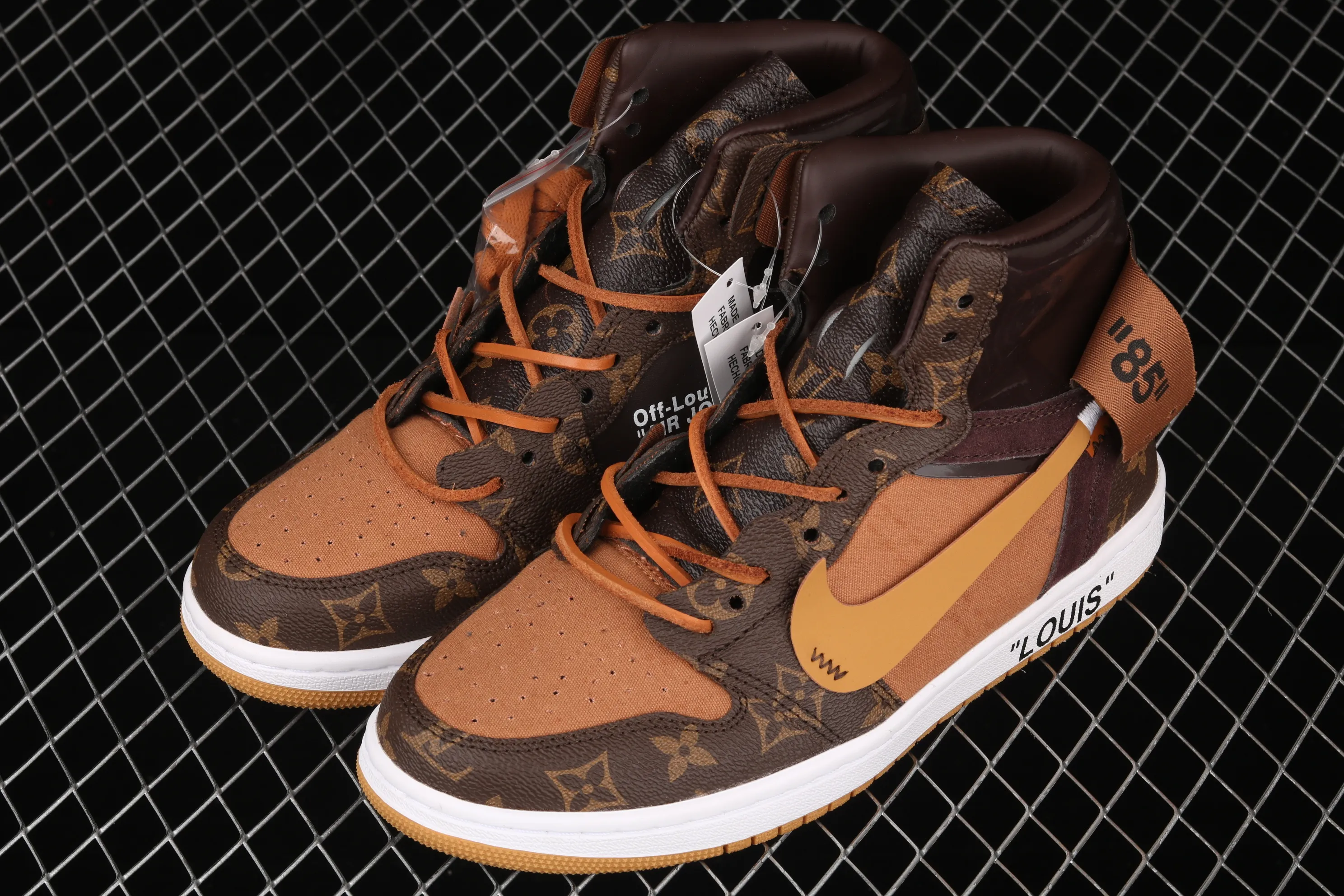 All Categories Air Jordan Jordan Series Basketball Shoes Air Jordan 1 High Air Jordan 1 AJ1 Joe 1 Donkey Brand Co-branded Customized Model #With Presbyopia Suitcase Made of Leather Exclusive Logo Covered Shoe Body Very High Style